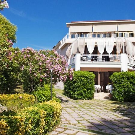 I Tre Leoni Affittacamere Civitavecchia Exterior foto