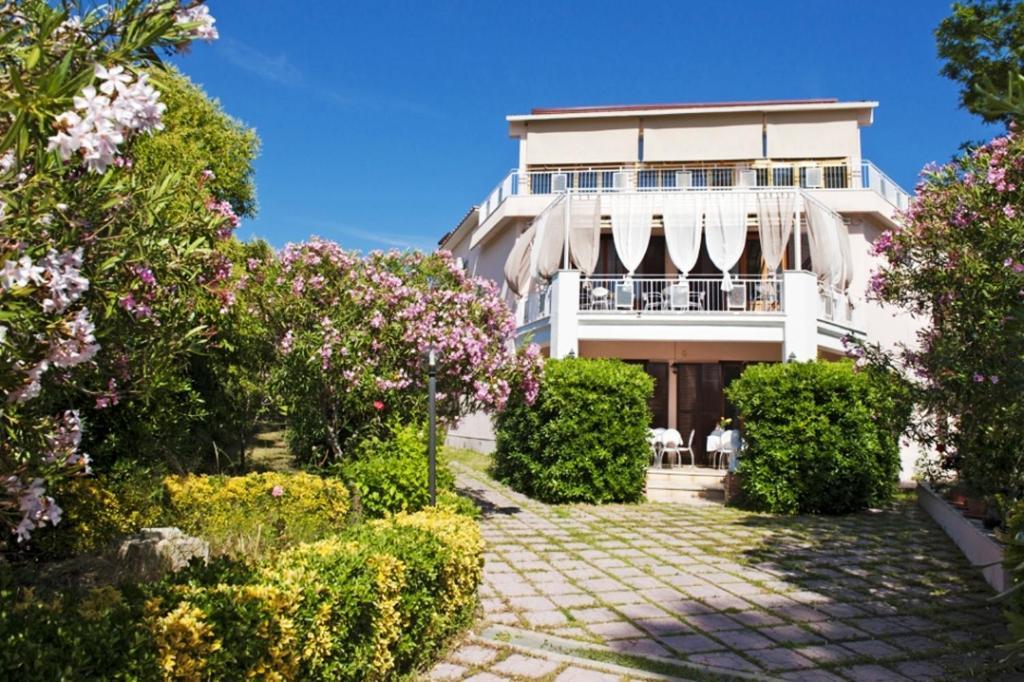 I Tre Leoni Affittacamere Civitavecchia Exterior foto